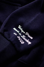 Lade das Bild in den Galerie-Viewer, Unique Pieces Deep Blue Hoodie
